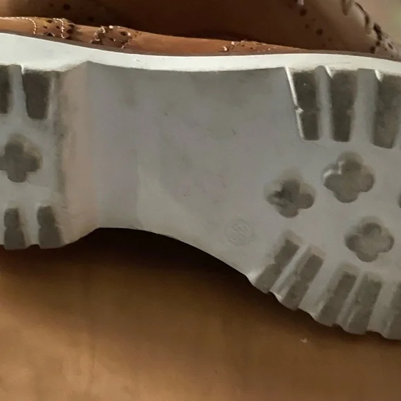 Manfield Tan Wingtips gently worn - Picture 3 of 5